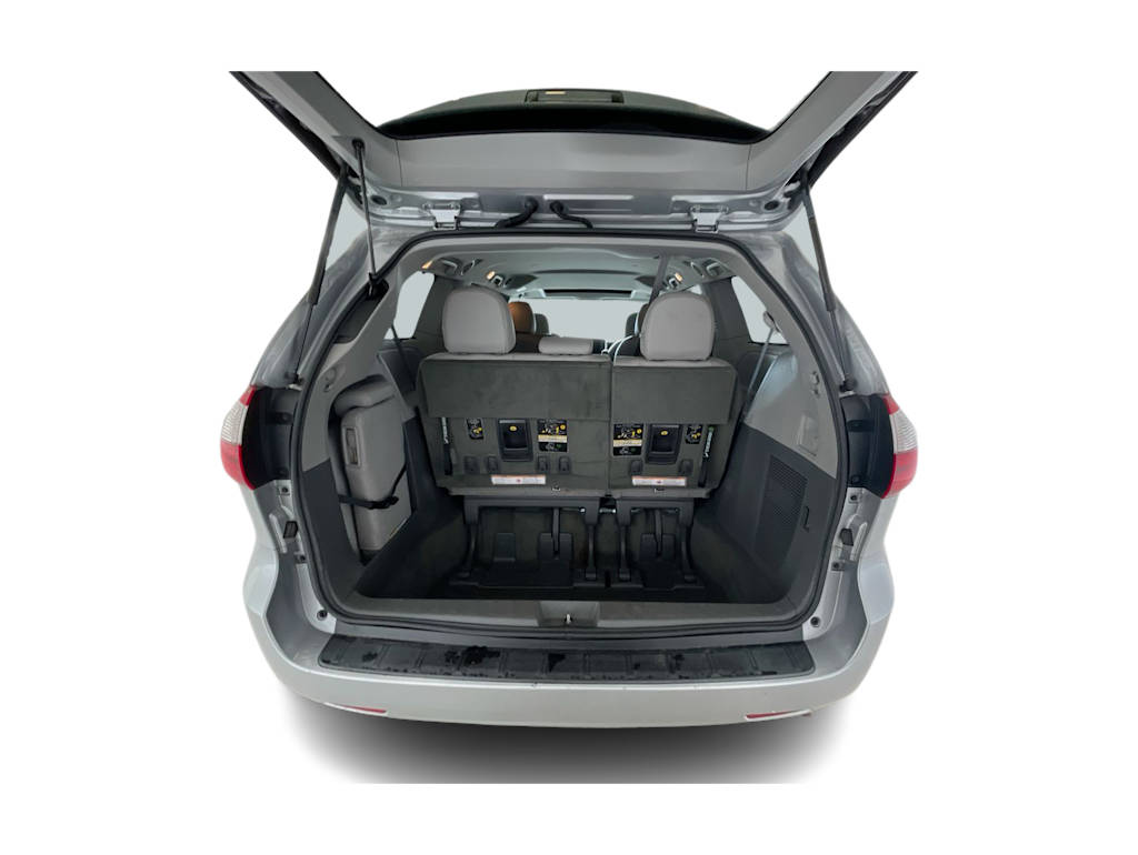 Thumbnail: 2016 Toyota Sienna - 15