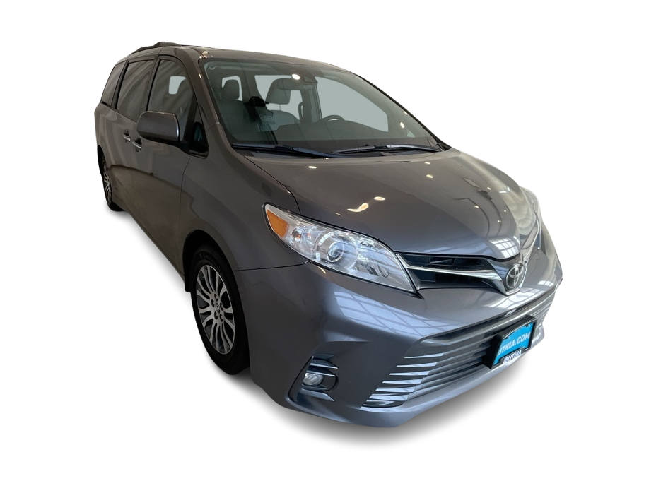 Thumbnail: 2018 Toyota Sienna - 18