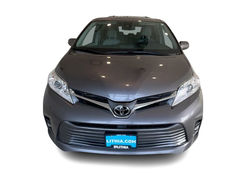 Thumbnail: 2018 Toyota Sienna - 6