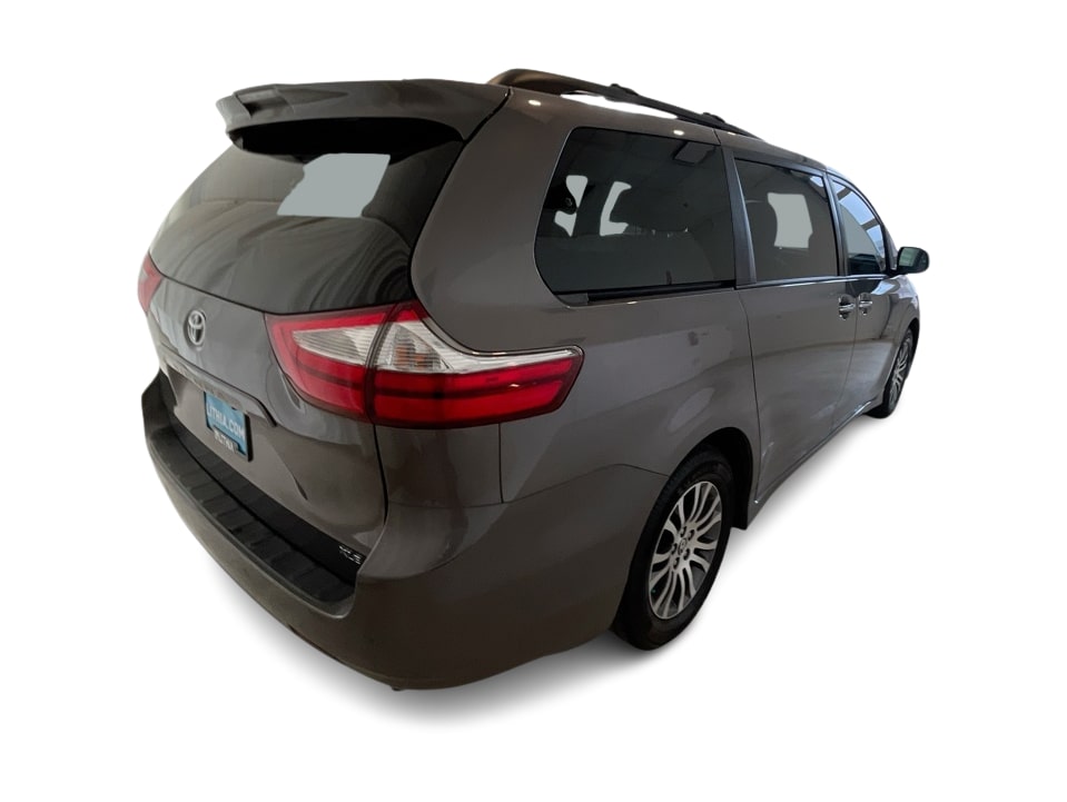 Thumbnail: 2018 Toyota Sienna - 20