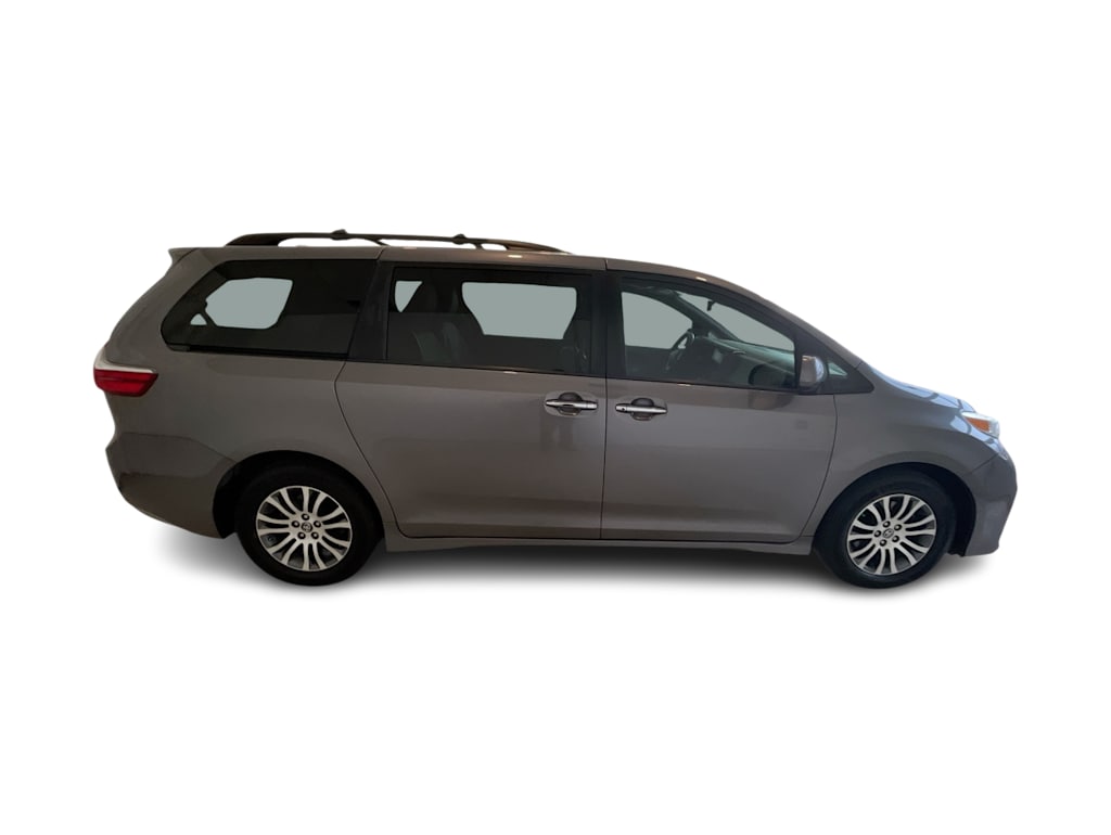 Thumbnail: 2018 Toyota Sienna - 21