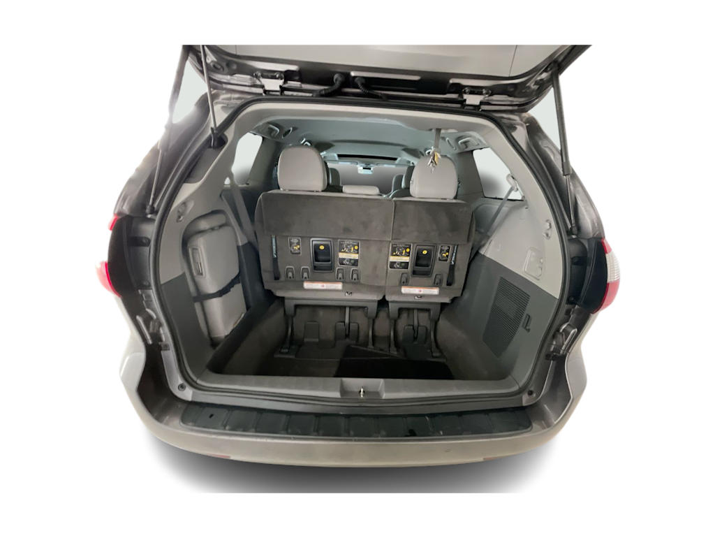 Thumbnail: 2018 Toyota Sienna - 15