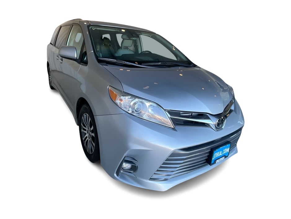 Thumbnail: 2019 Toyota Sienna - 17