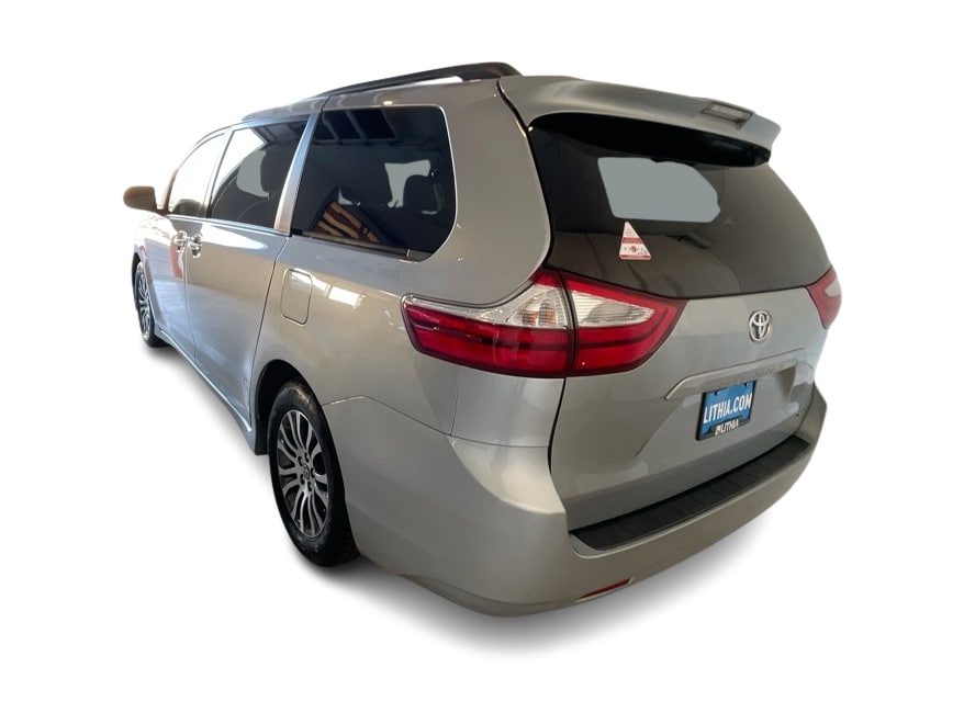Thumbnail: 2019 Toyota Sienna - 3
