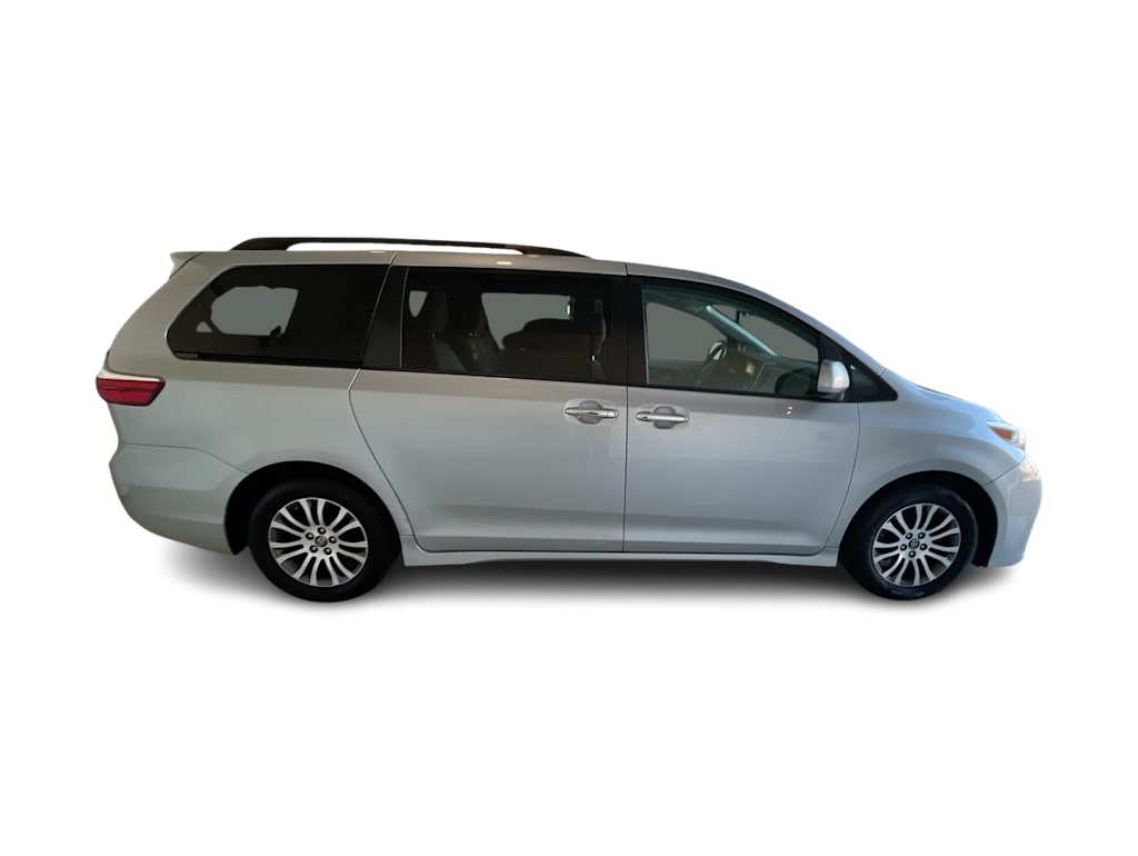 Thumbnail: 2019 Toyota Sienna - 20