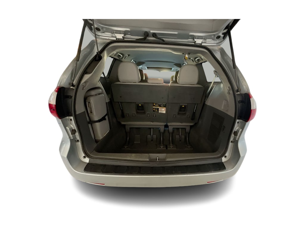 Thumbnail: 2019 Toyota Sienna - 14