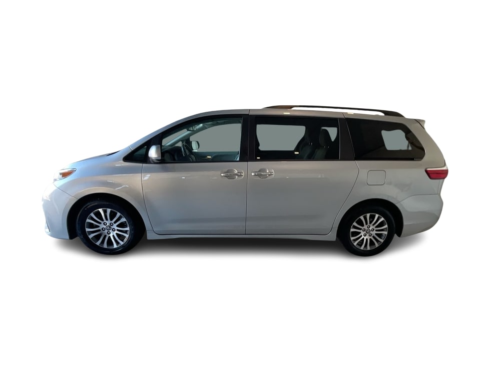 Thumbnail: 2019 Toyota Sienna - 2