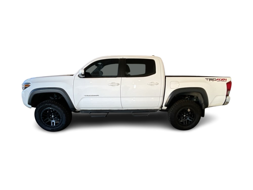 Thumbnail: 2017 Toyota Tacoma - 3