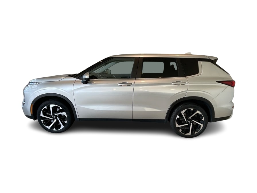 Thumbnail: 2023 Mitsubishi Outlander - 3