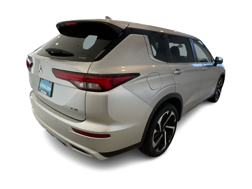 Thumbnail: 2023 Mitsubishi Outlander - 20