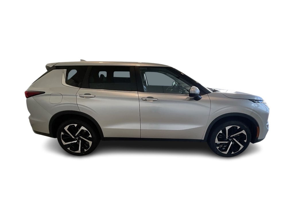 Thumbnail: 2023 Mitsubishi Outlander - 21