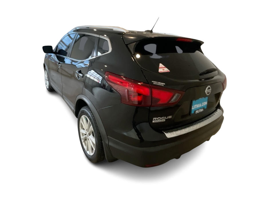 Thumbnail: 2017 Nissan Rogue Sport - 4