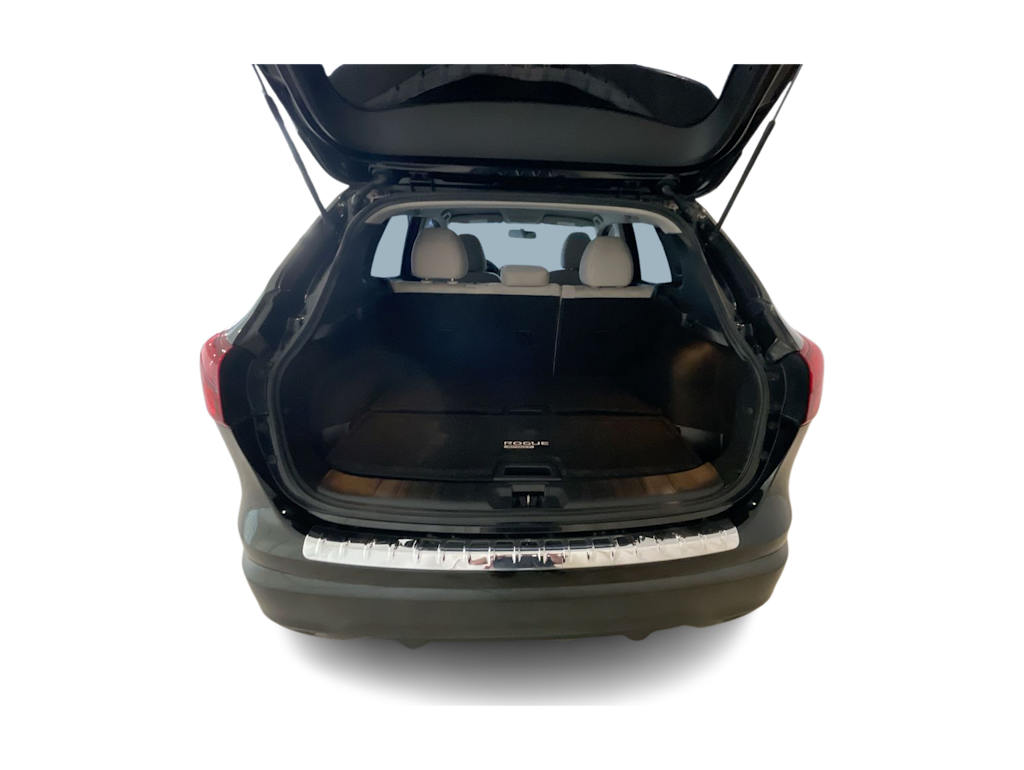 Thumbnail: 2017 Nissan Rogue Sport - 16