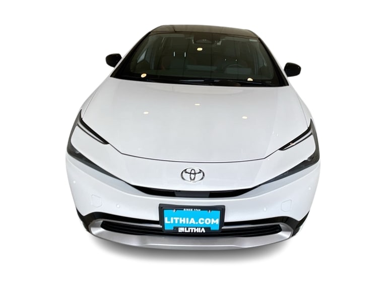 Thumbnail: 2026 Toyota Prius v - 4
