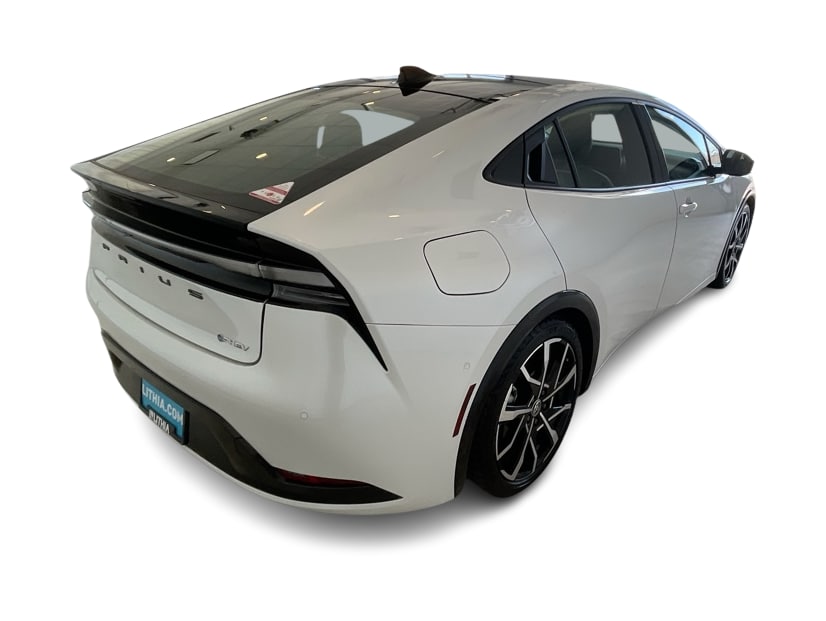 Thumbnail: 2026 Toyota Prius v - 19