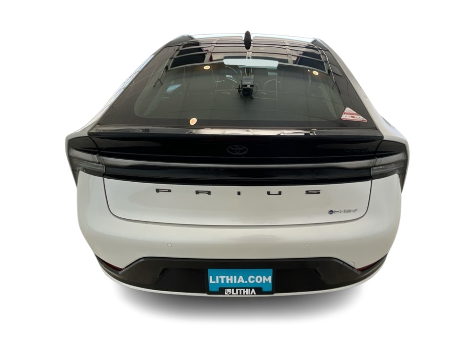 Thumbnail: 2026 Toyota Prius v - 3