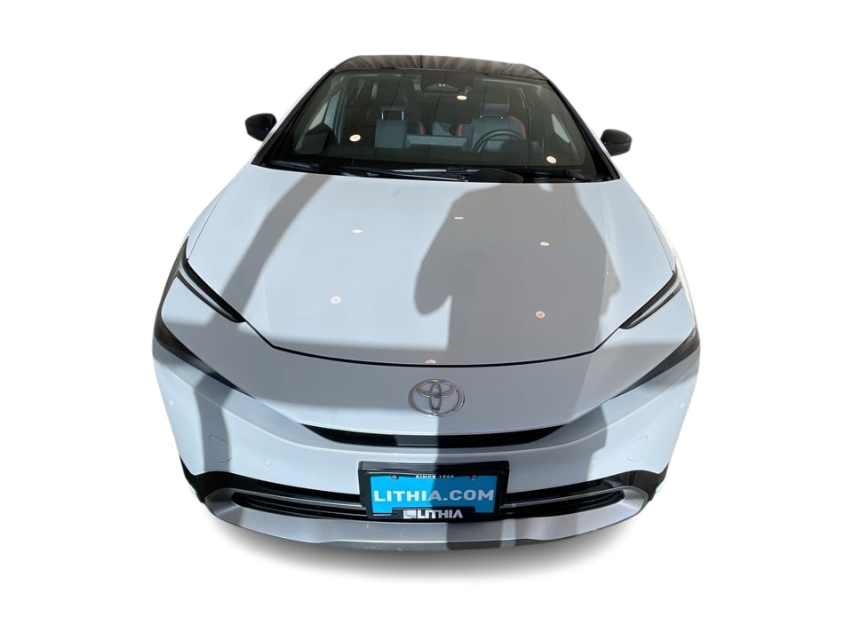 Thumbnail: 2026 Toyota Prius v - 4