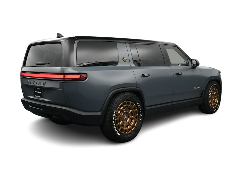 Thumbnail: 2025 Rivian R1S - 27
