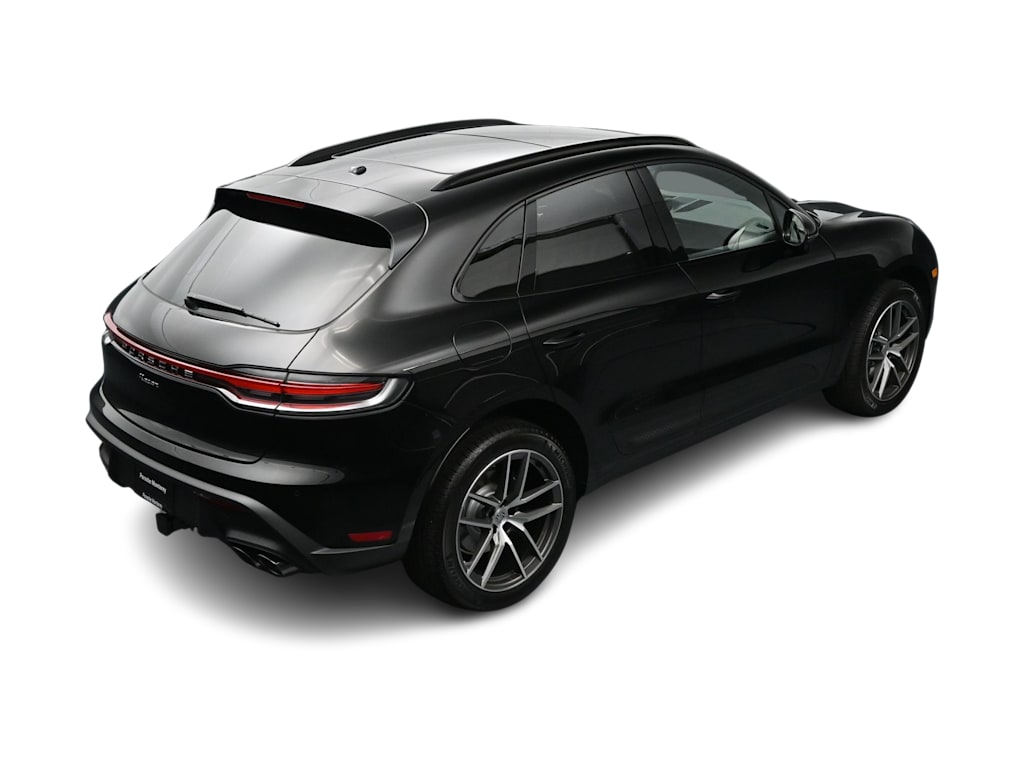 Thumbnail: 2026 Porsche Macan - 32