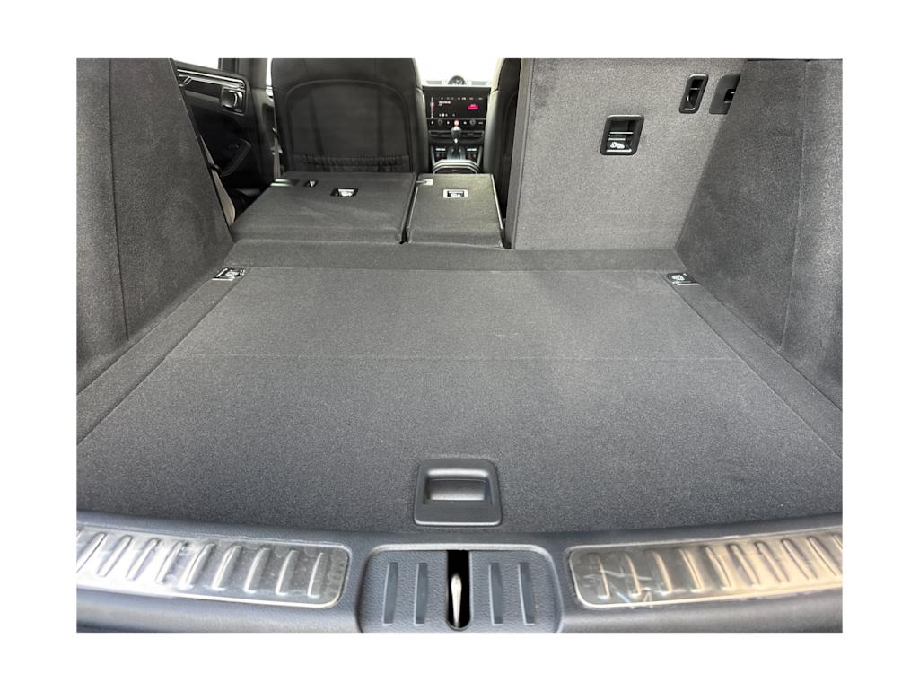 Thumbnail: 2026 Porsche Macan - 17