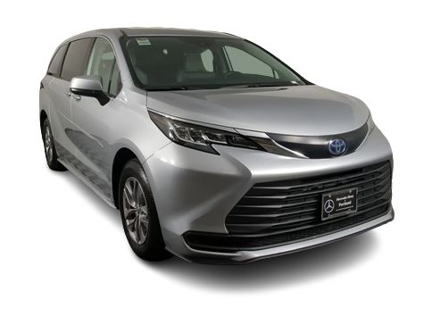 2022 Toyota Sienna LE 22