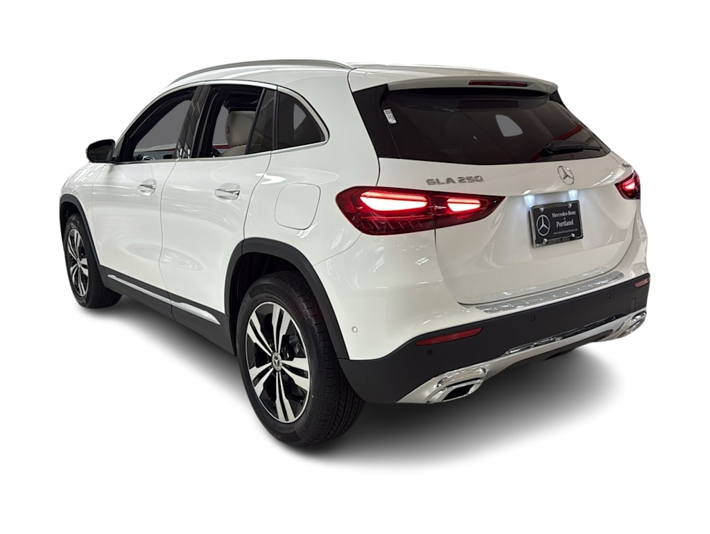 Thumbnail: 2026 Mercedes-Benz GLA - 4