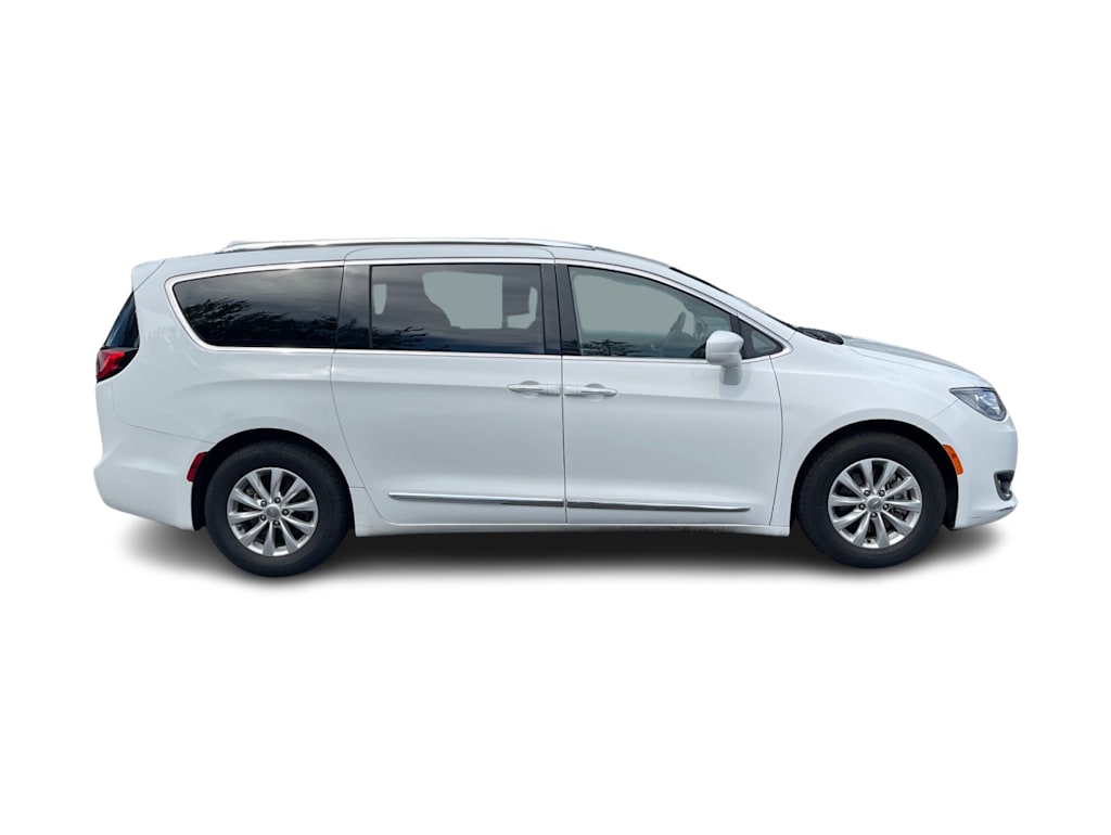 Thumbnail: 2018 Chrysler Pacifica - 14