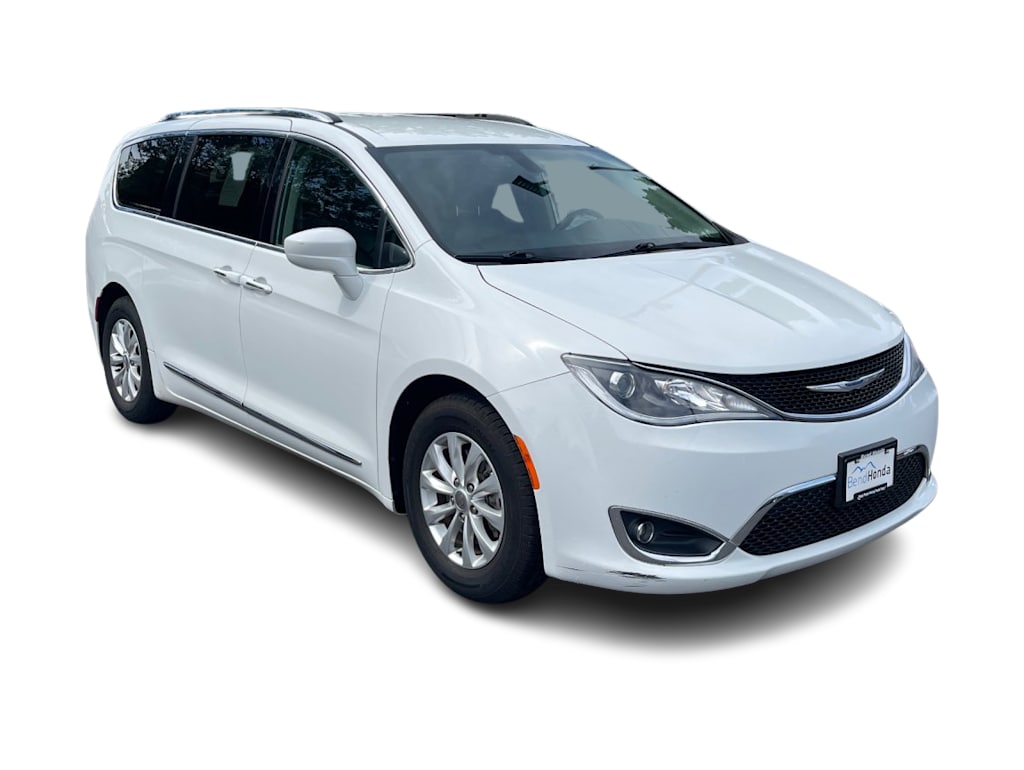 Thumbnail: 2018 Chrysler Pacifica - 15