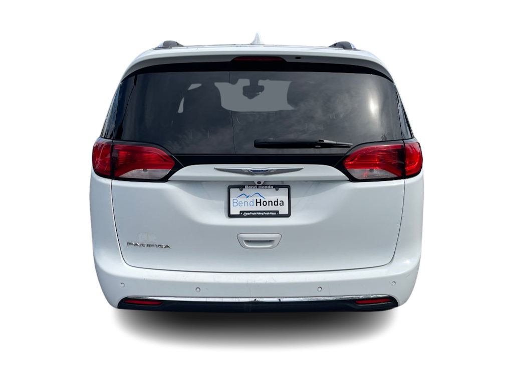 Thumbnail: 2018 Chrysler Pacifica - 5
