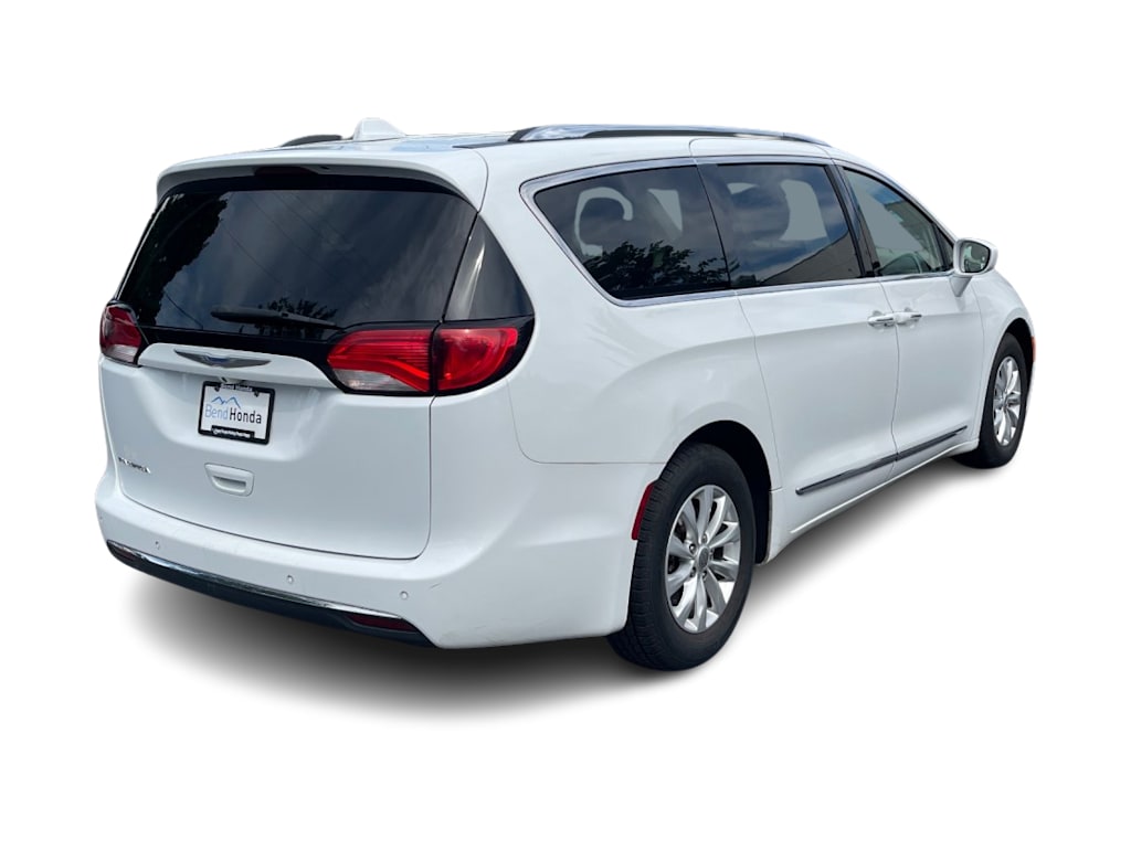 Thumbnail: 2018 Chrysler Pacifica - 13