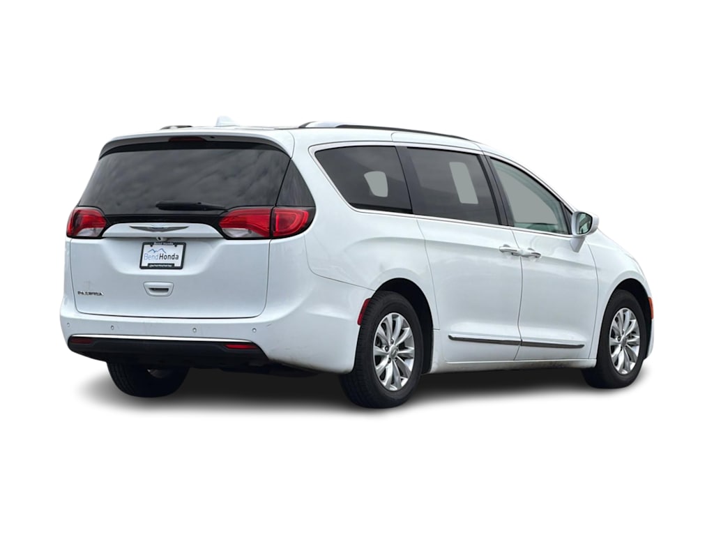 Thumbnail: 2018 Chrysler Pacifica - 16