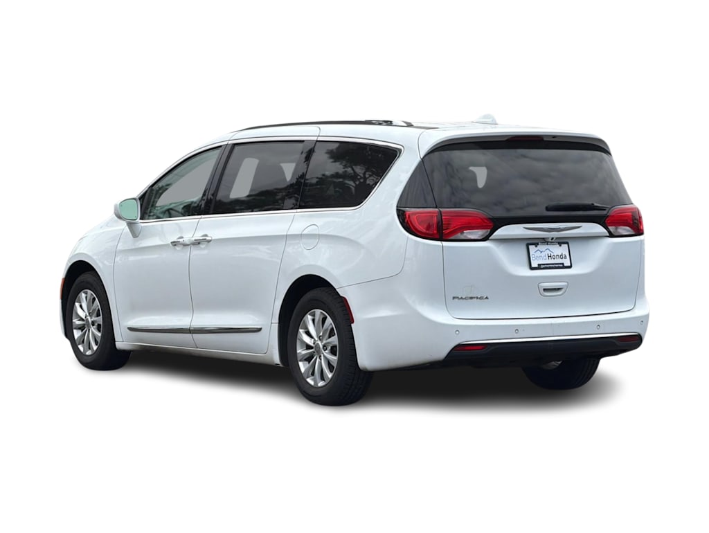 Thumbnail: 2018 Chrysler Pacifica - 4