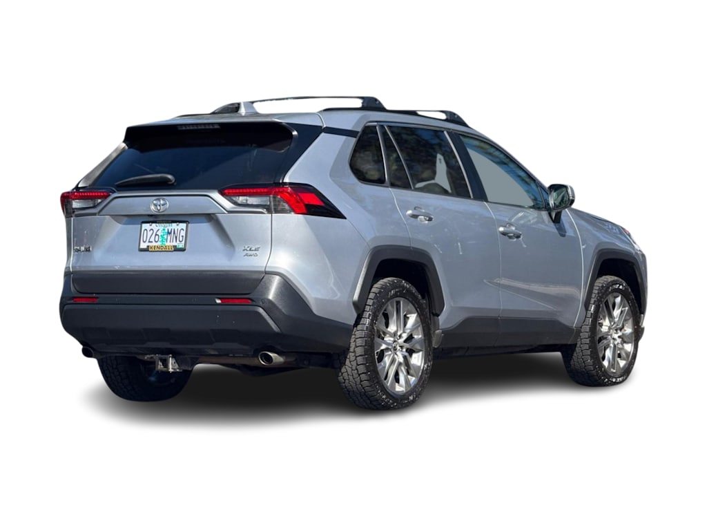 Thumbnail: 2021 Toyota RAV4 - 18