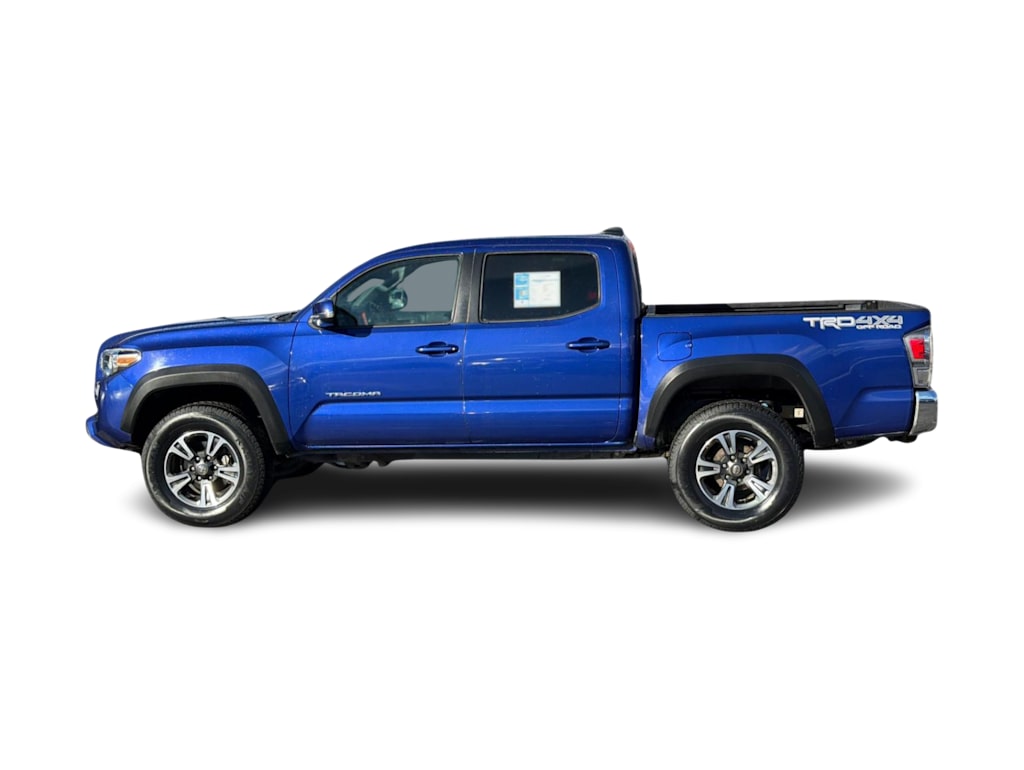 Thumbnail: 2022 Toyota Tacoma - 3