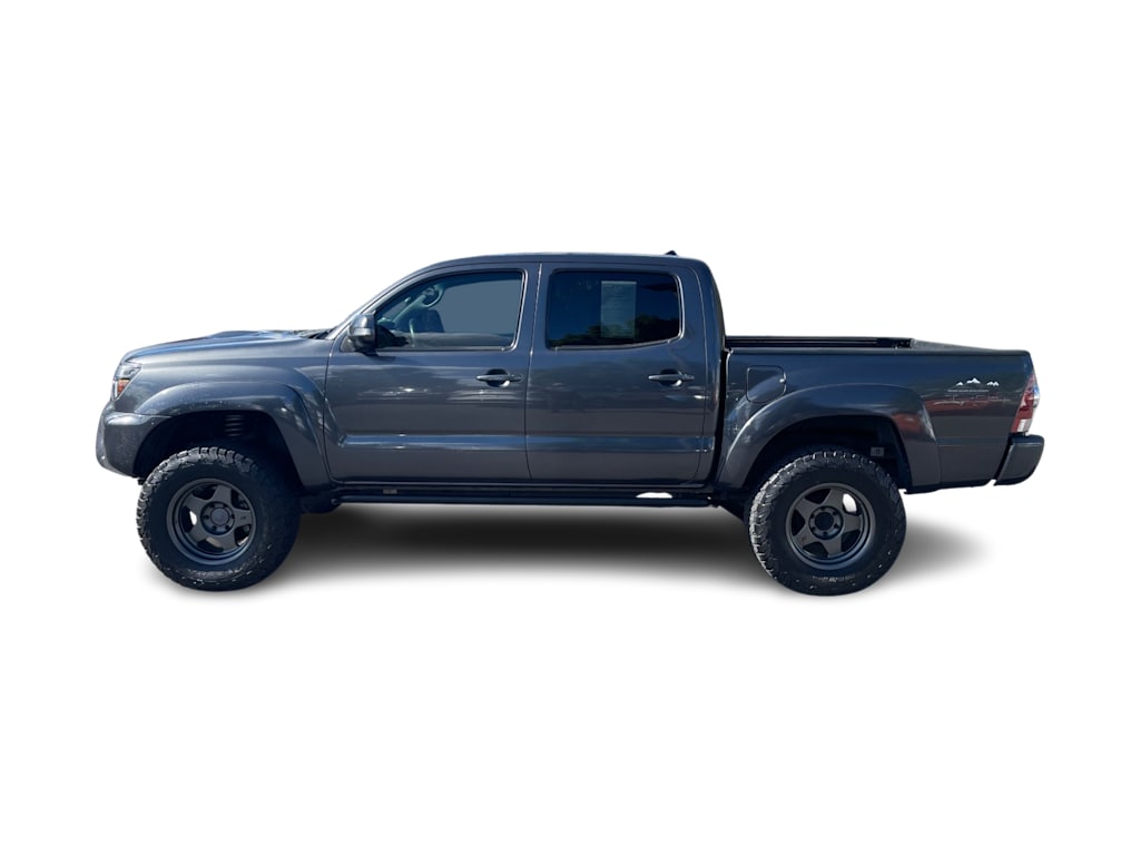 Thumbnail: 2015 Toyota Tacoma - 3