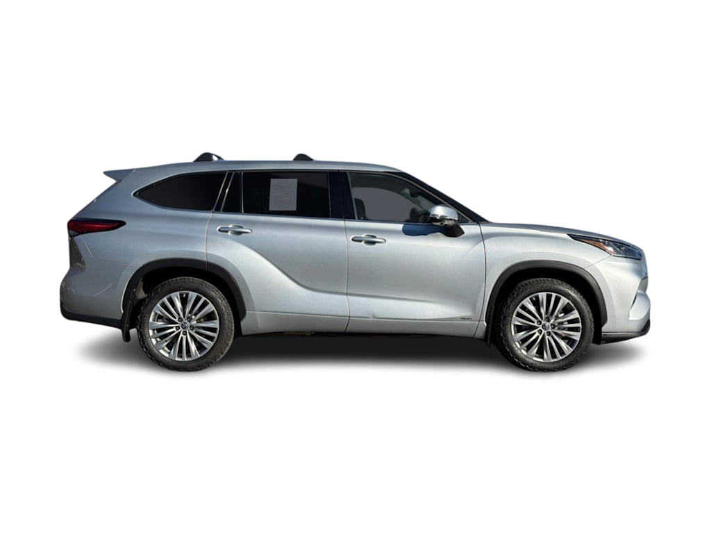 Thumbnail: 2023 Toyota Highlander - 19