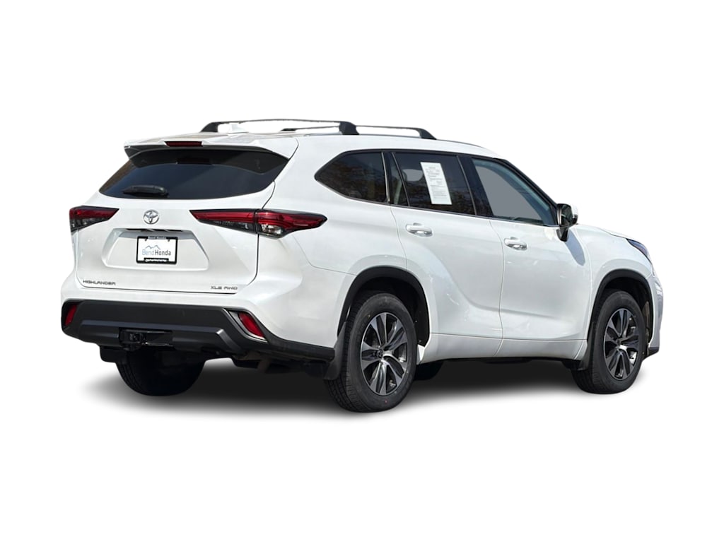 Thumbnail: 2022 Toyota Highlander - 18