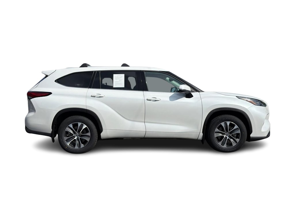 Thumbnail: 2022 Toyota Highlander - 19