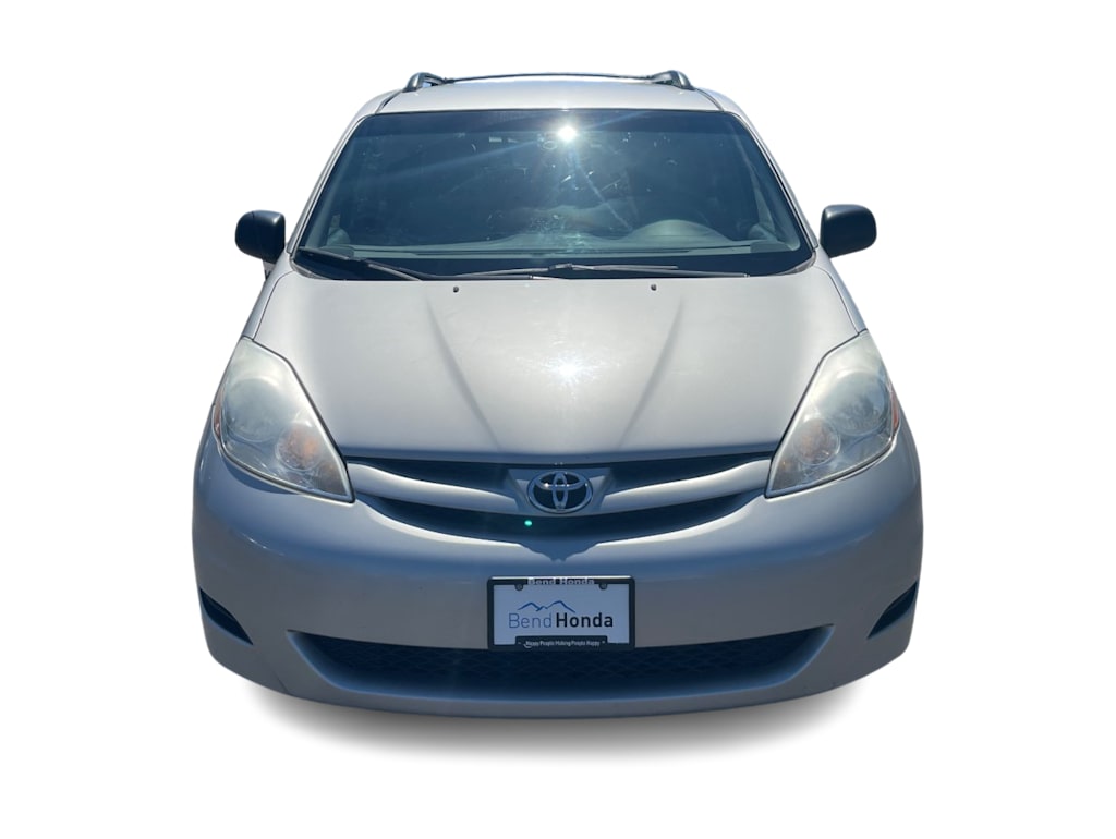 Thumbnail: 2010 Toyota Sienna - 6