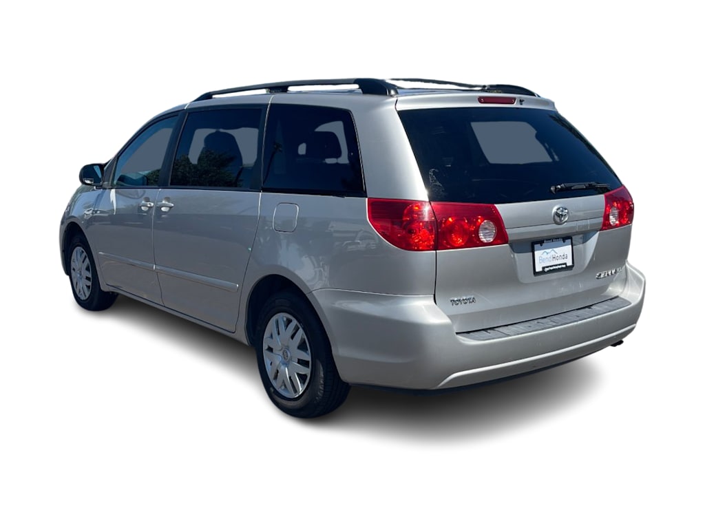 Thumbnail: 2010 Toyota Sienna - 4
