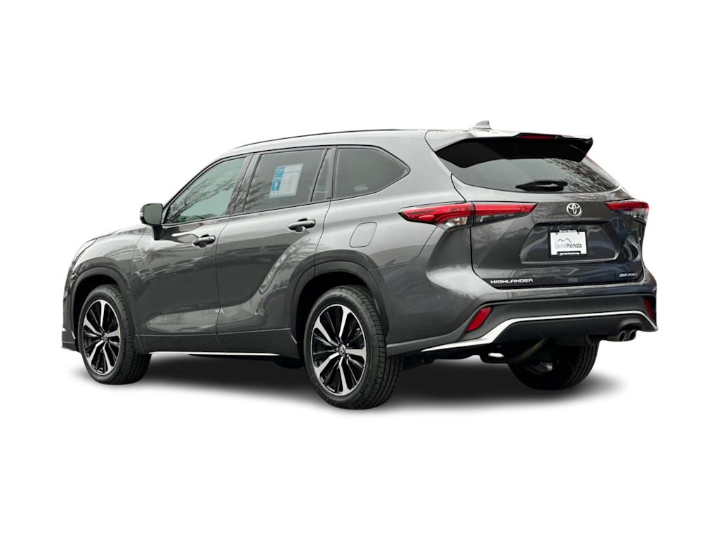 Thumbnail: 2022 Toyota Highlander - 4