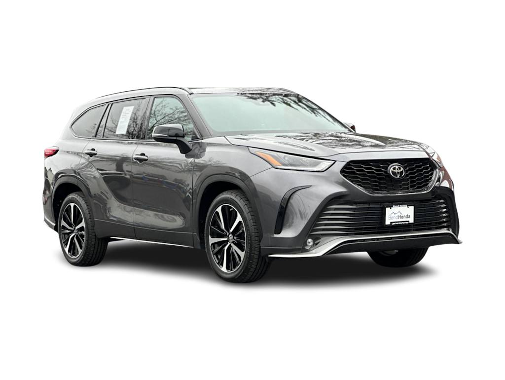 Thumbnail: 2022 Toyota Highlander - 21