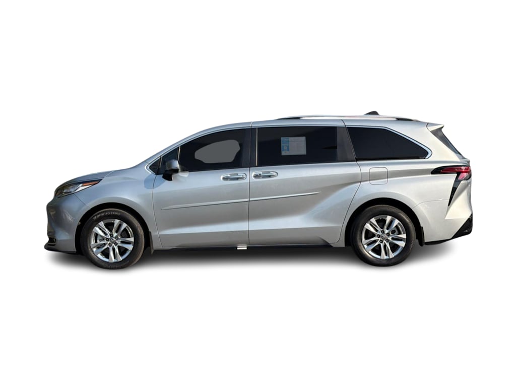 Thumbnail: 2024 Toyota Sienna - 3