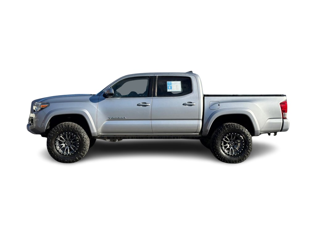 Thumbnail: 2017 Toyota Tacoma - 3