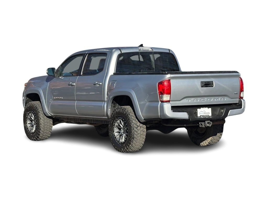 Thumbnail: 2017 Toyota Tacoma - 4