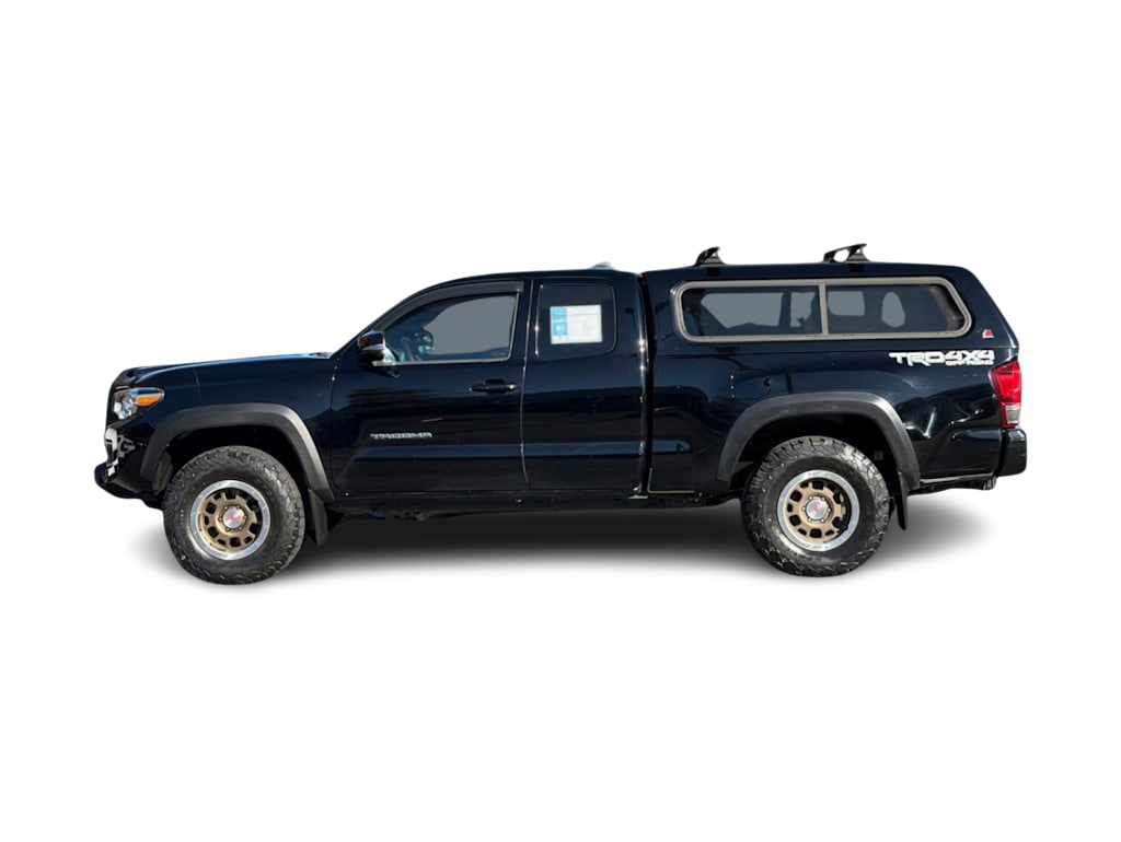 Thumbnail: 2016 Toyota Tacoma - 3