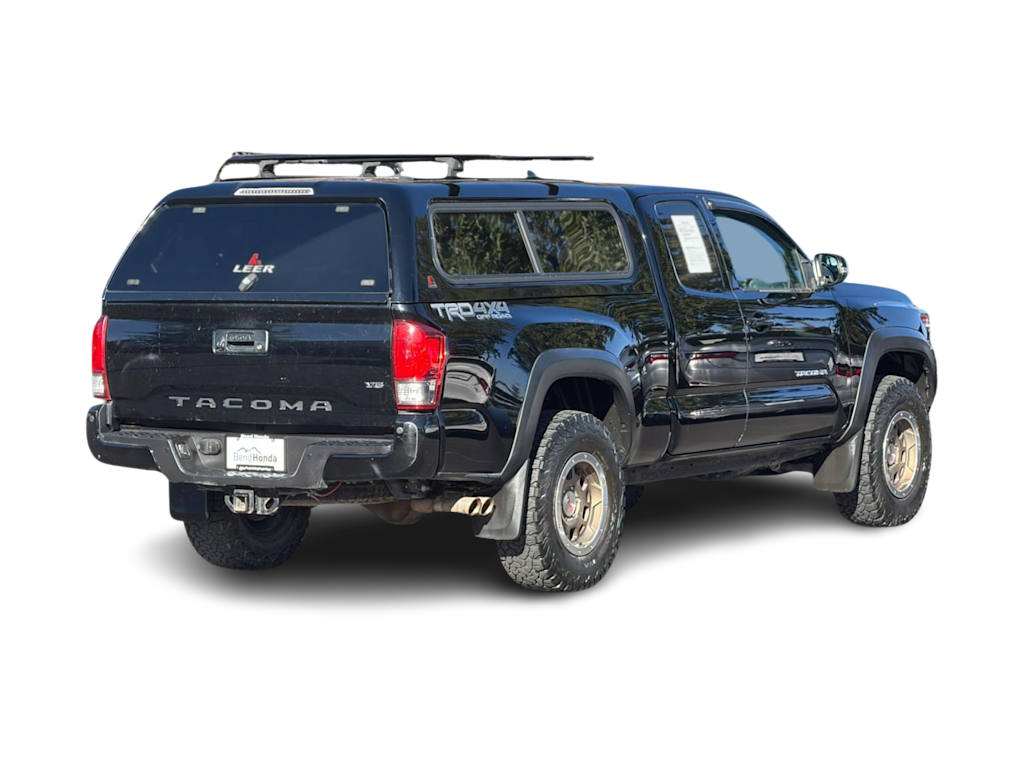 Thumbnail: 2016 Toyota Tacoma - 18