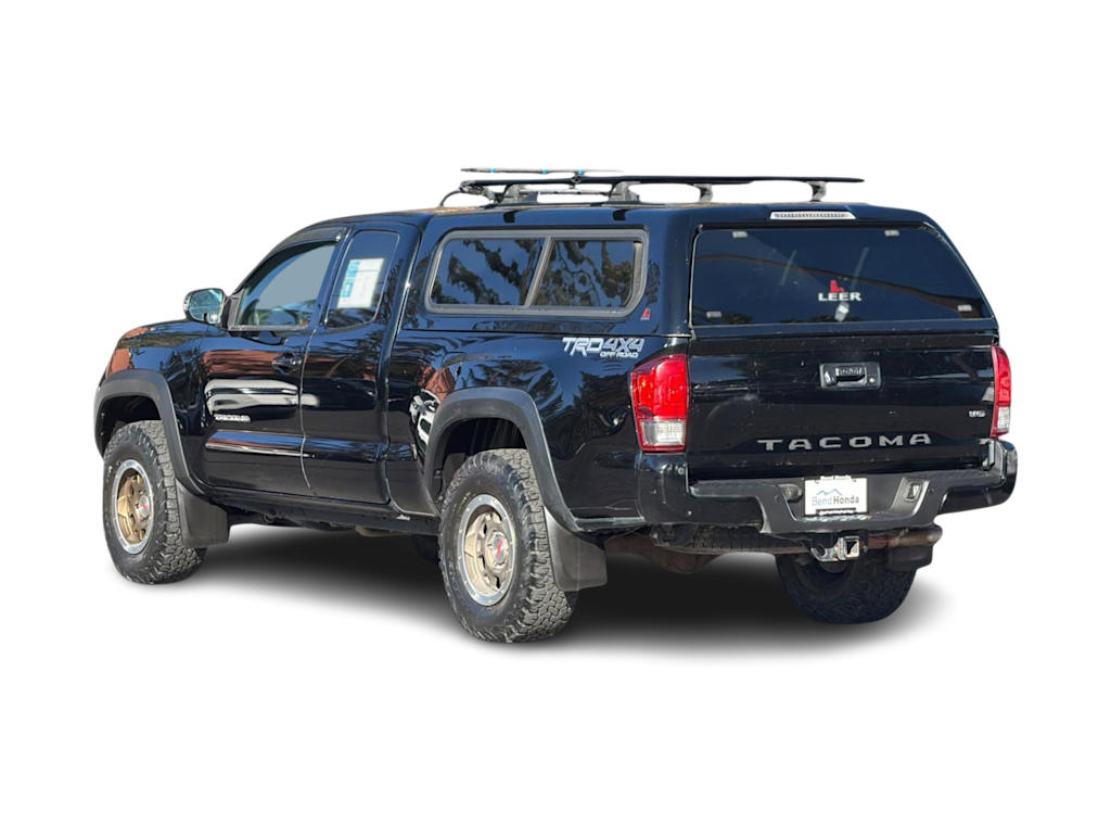 Thumbnail: 2016 Toyota Tacoma - 4