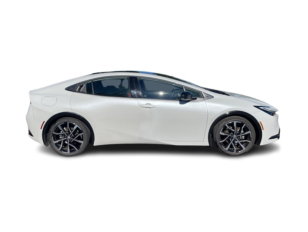 Thumbnail: 2025 Toyota Prius v - 13