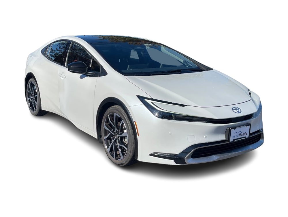 Thumbnail: 2025 Toyota Prius v - 14